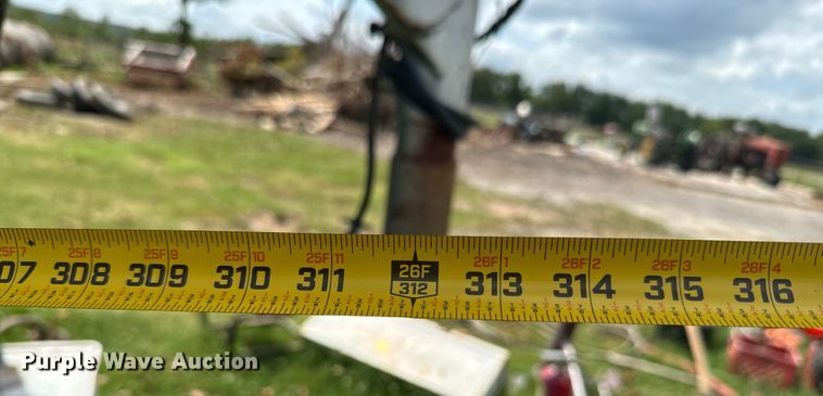 image for item DX0783 2001 Featherlite 9941 horse trailer