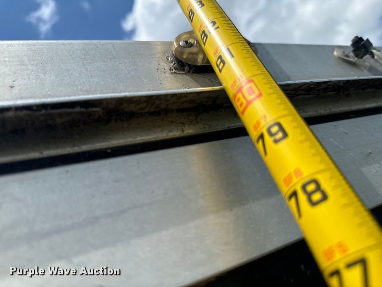 image for item DX0783 2001 Featherlite 9941 horse trailer