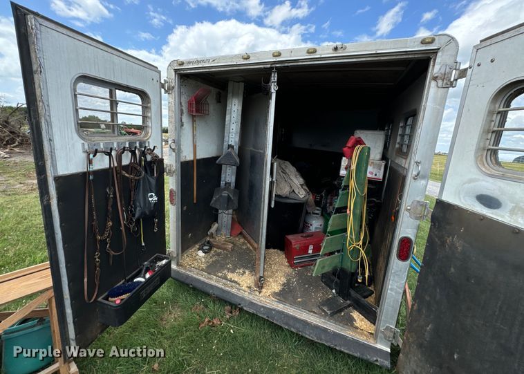 image for item DX0783 2001 Featherlite 9941 horse trailer