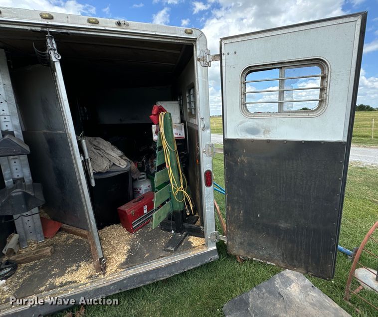 image for item DX0783 2001 Featherlite 9941 horse trailer