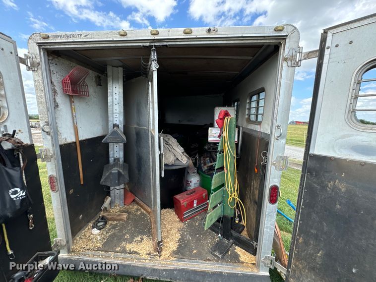 image for item DX0783 2001 Featherlite 9941 horse trailer