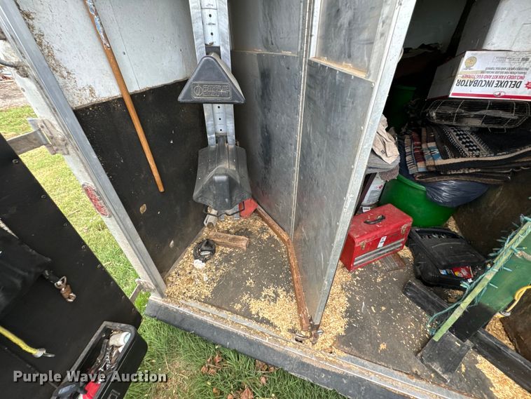 image for item DX0783 2001 Featherlite 9941 horse trailer