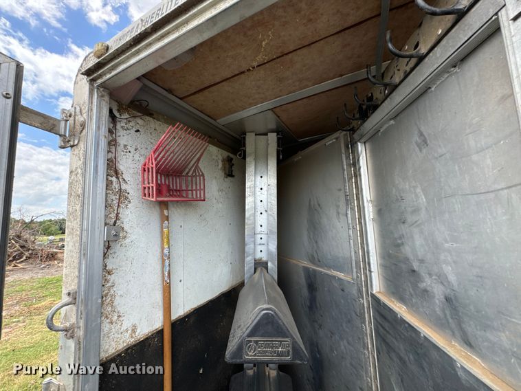 image for item DX0783 2001 Featherlite 9941 horse trailer