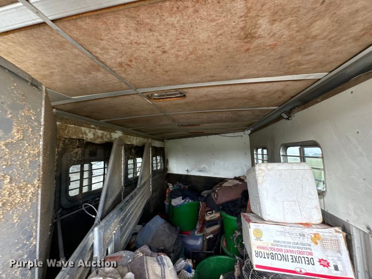 image for item DX0783 2001 Featherlite 9941 horse trailer