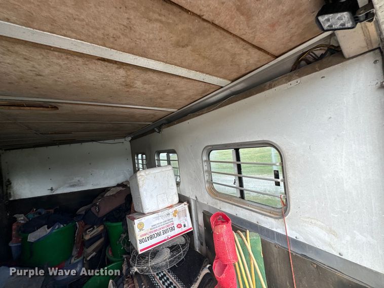 image for item DX0783 2001 Featherlite 9941 horse trailer