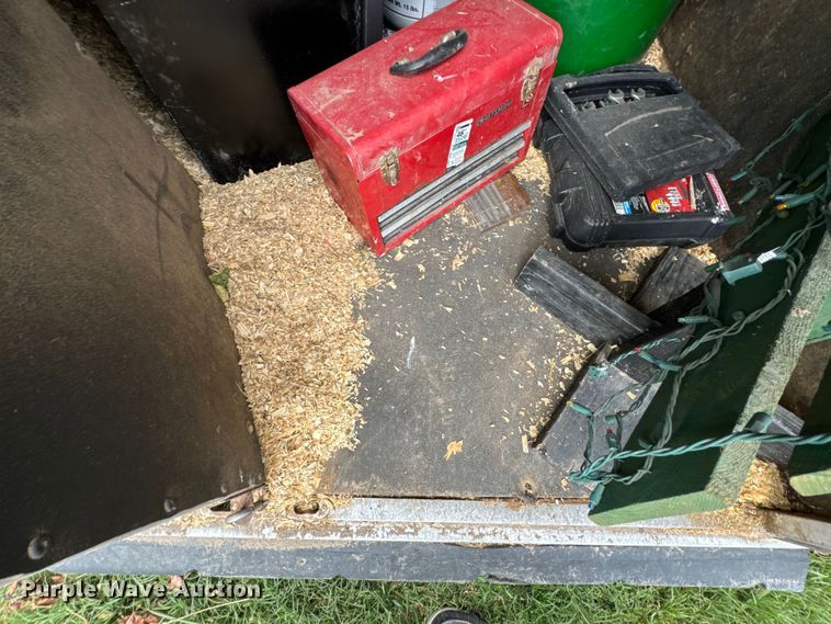 image for item DX0783 2001 Featherlite 9941 horse trailer