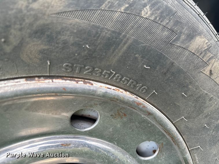 image for item DX0783 2001 Featherlite 9941 horse trailer