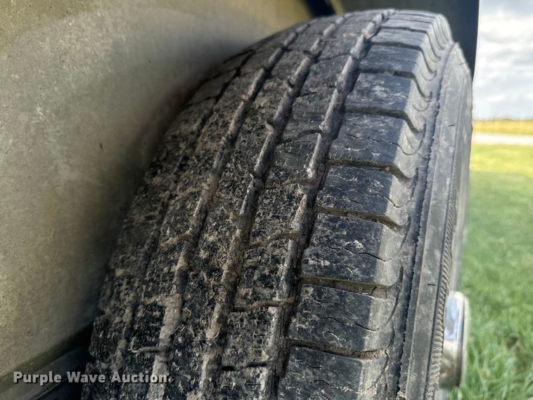 image for item DX0783 2001 Featherlite 9941 horse trailer