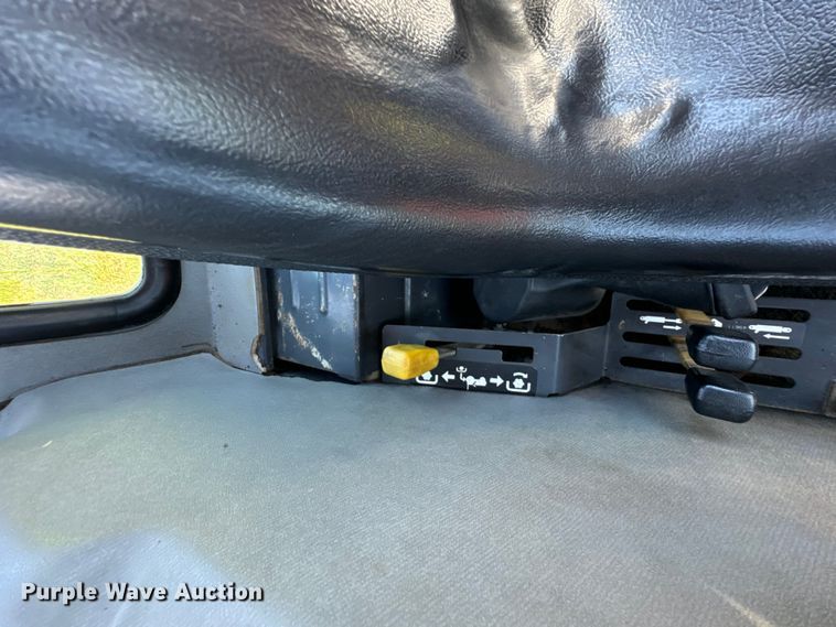 image for item DX0812 1994 Kubota L3600DTC MFWD tractor