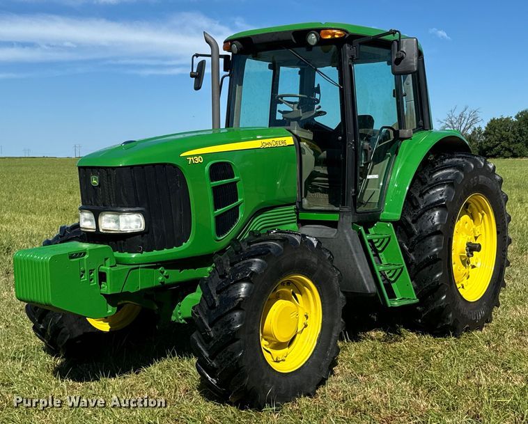 image for item DX0813 2010 John Deere 7130 MFWD tractor
