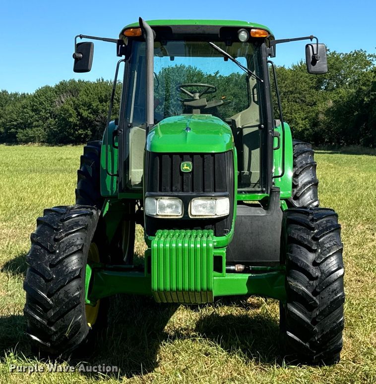 image for item DX0813 2010 John Deere 7130 MFWD tractor