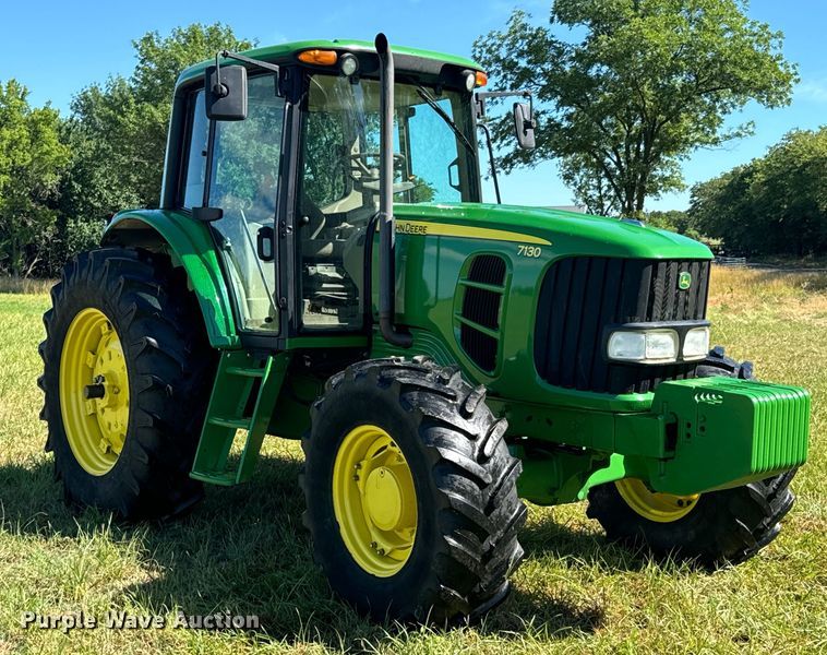 image for item DX0813 2010 John Deere 7130 MFWD tractor