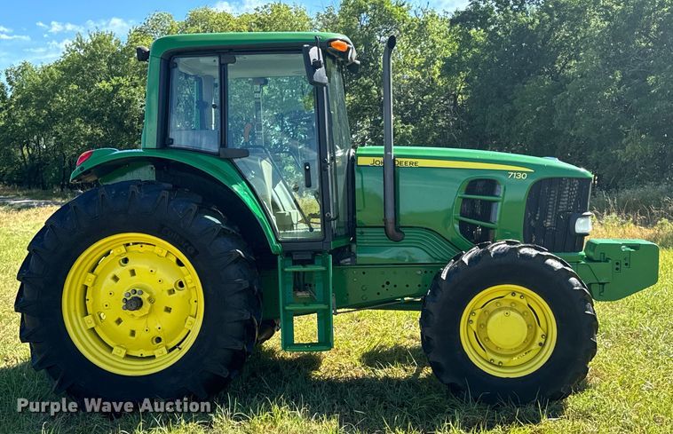 image for item DX0813 2010 John Deere 7130 MFWD tractor