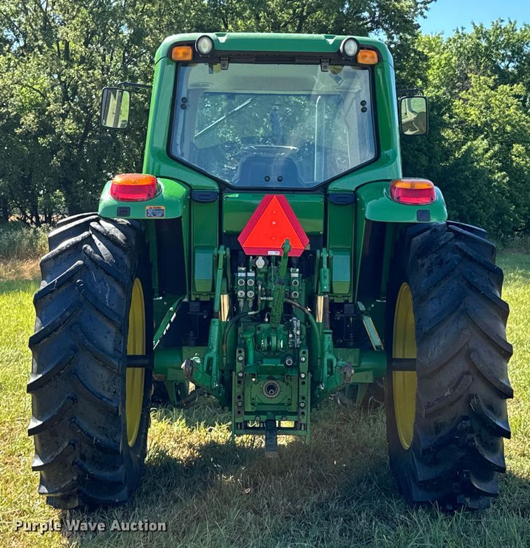 image for item DX0813 2010 John Deere 7130 MFWD tractor