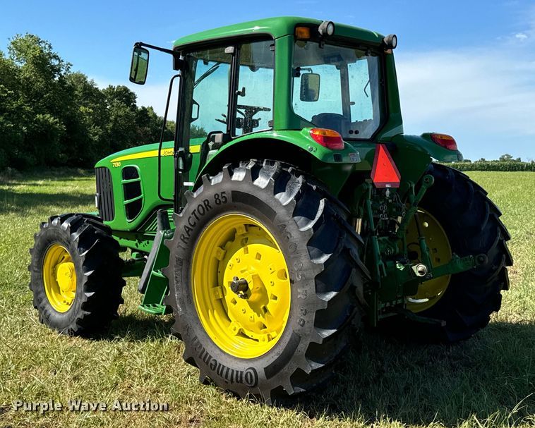 image for item DX0813 2010 John Deere 7130 MFWD tractor