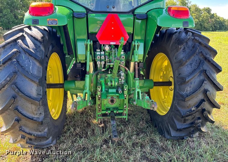 image for item DX0813 2010 John Deere 7130 MFWD tractor