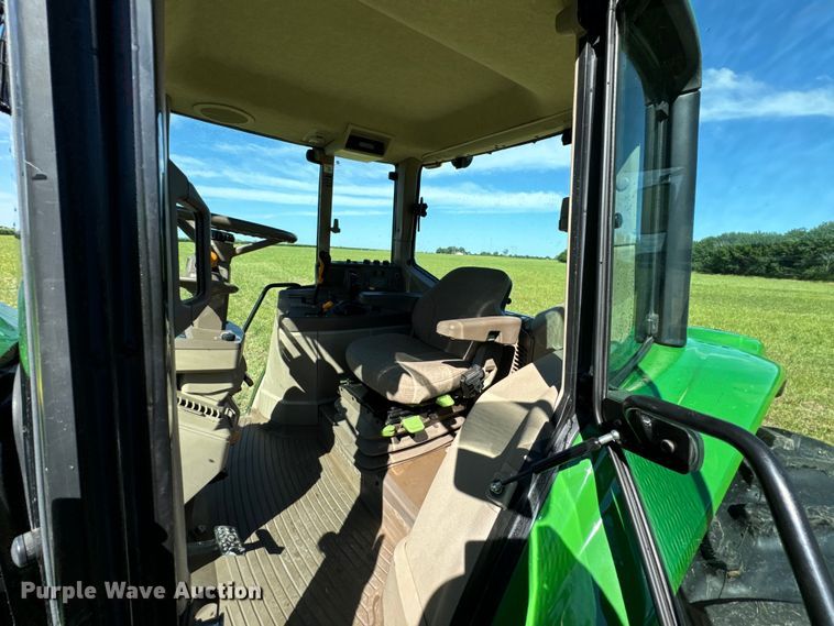 image for item DX0813 2010 John Deere 7130 MFWD tractor