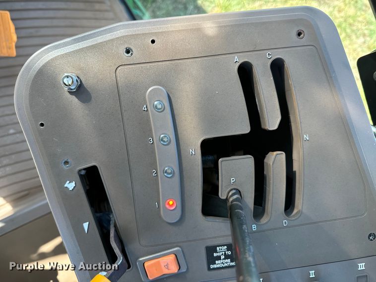 image for item DX0813 2010 John Deere 7130 MFWD tractor