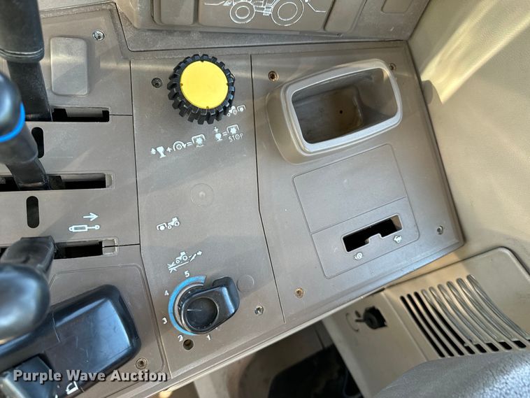 image for item DX0813 2010 John Deere 7130 MFWD tractor