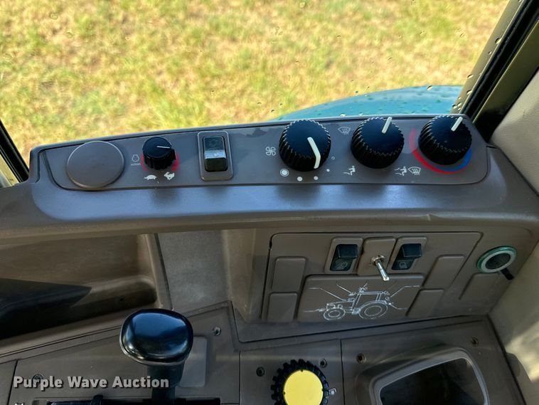 image for item DX0813 2010 John Deere 7130 MFWD tractor