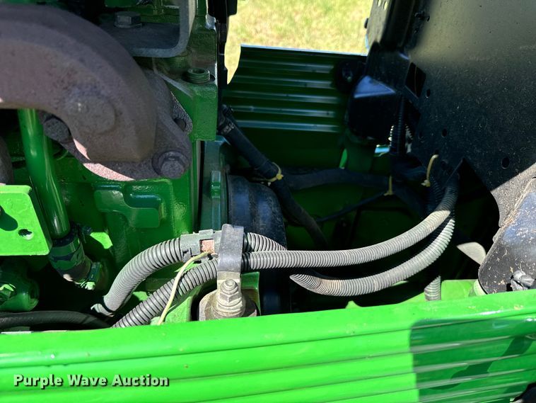 image for item DX0813 2010 John Deere 7130 MFWD tractor