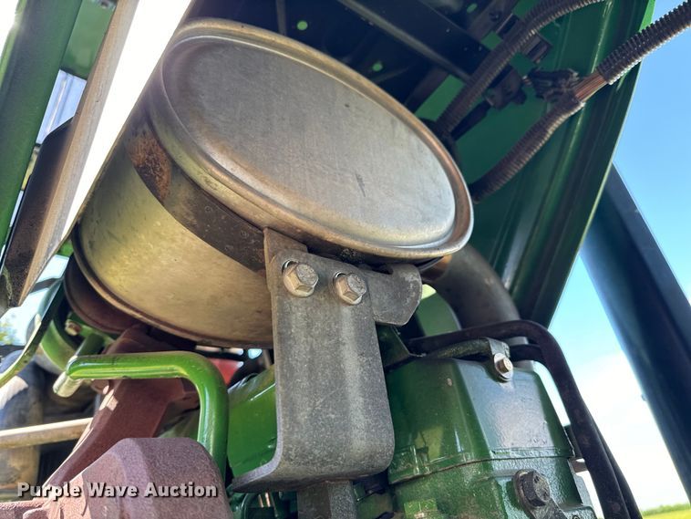 image for item DX0813 2010 John Deere 7130 MFWD tractor