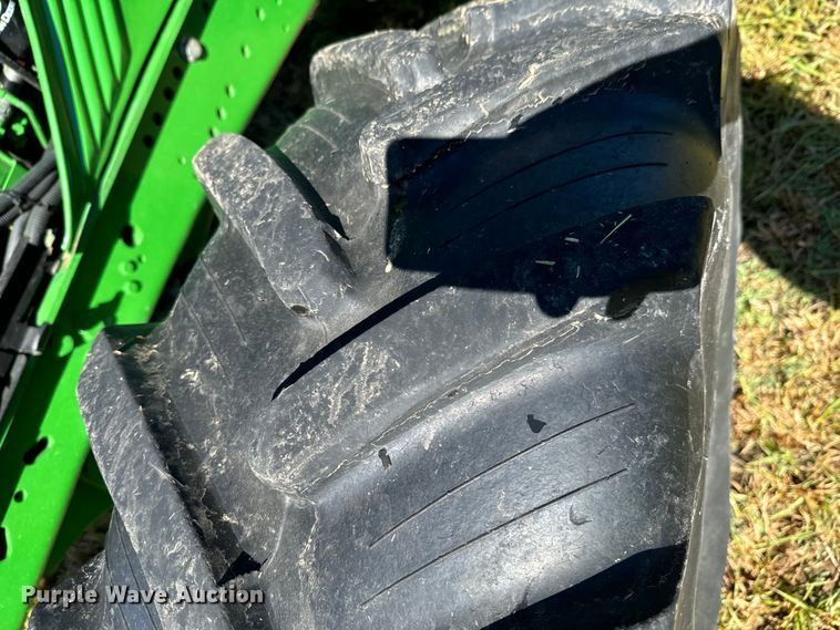 image for item DX0813 2010 John Deere 7130 MFWD tractor