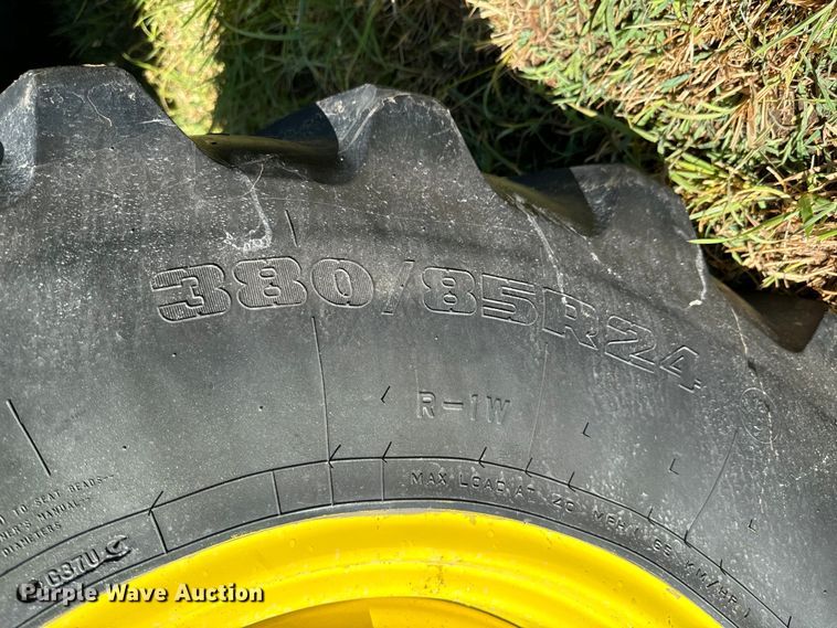 image for item DX0813 2010 John Deere 7130 MFWD tractor