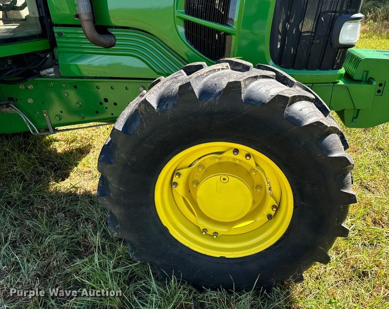 image for item DX0813 2010 John Deere 7130 MFWD tractor