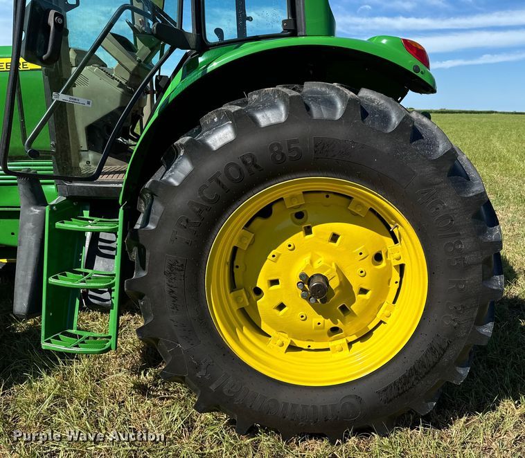 image for item DX0813 2010 John Deere 7130 MFWD tractor