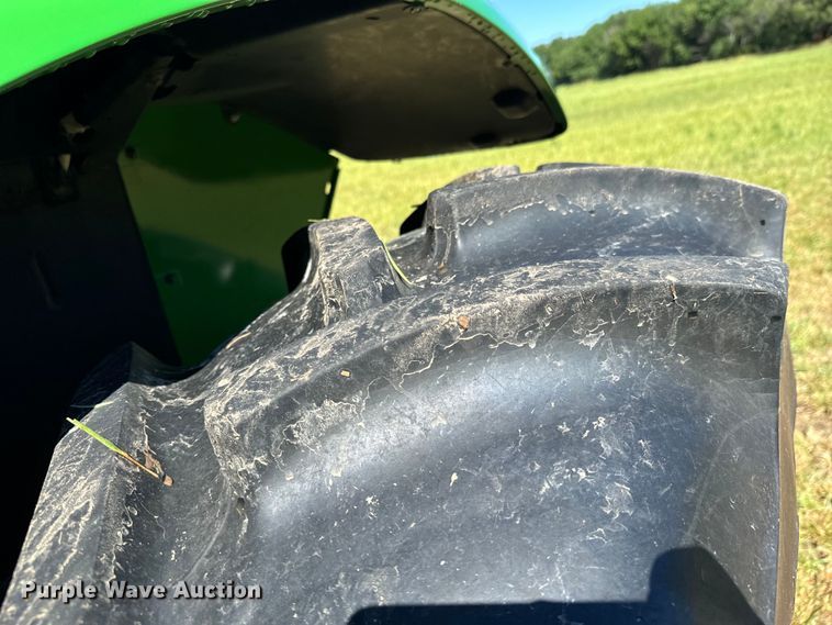 image for item DX0813 2010 John Deere 7130 MFWD tractor