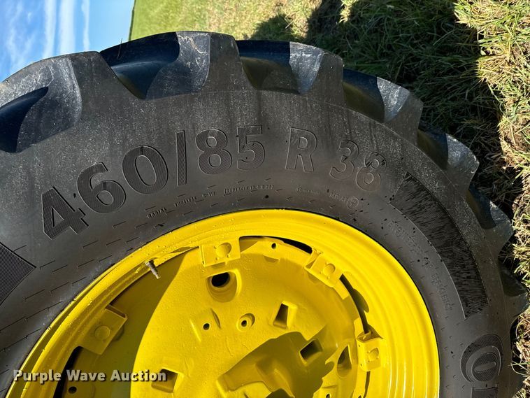 image for item DX0813 2010 John Deere 7130 MFWD tractor