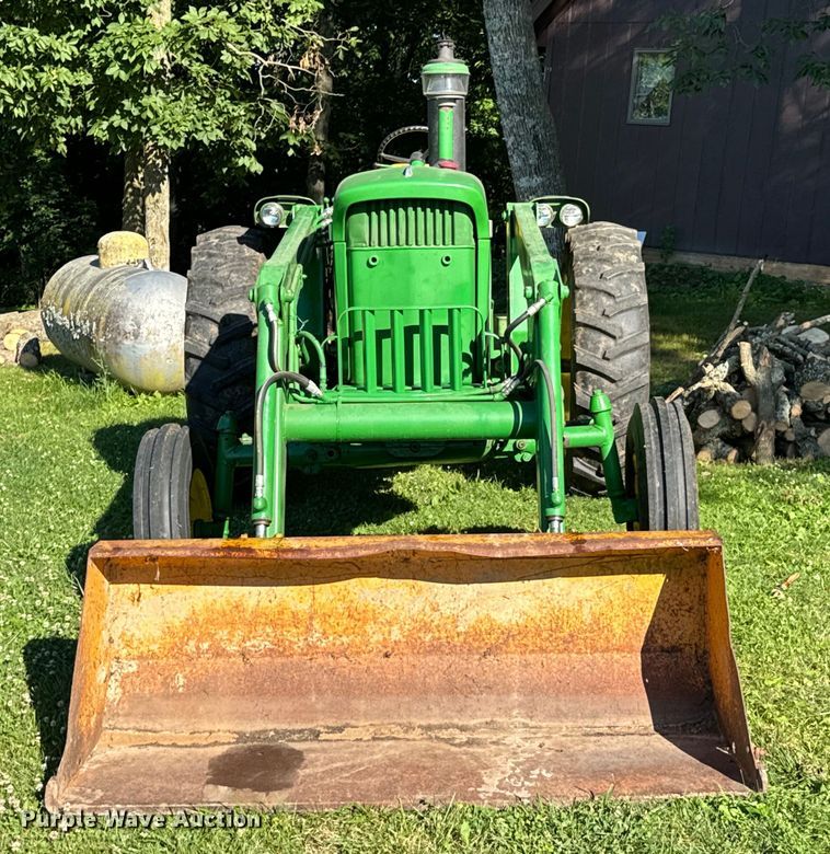 image for item DX0826 John Deere 4010 tractor