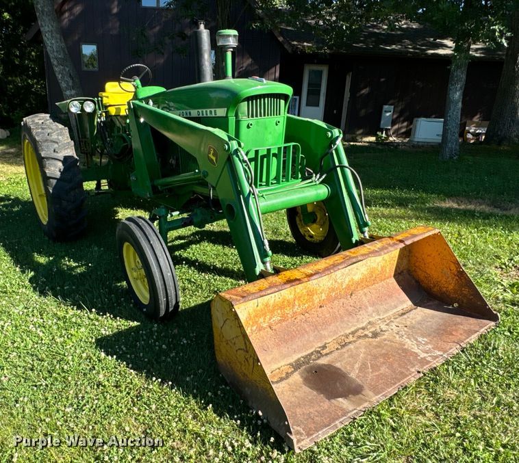 image for item DX0826 John Deere 4010 tractor