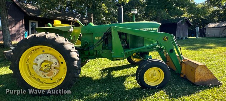 image for item DX0826 John Deere 4010 tractor