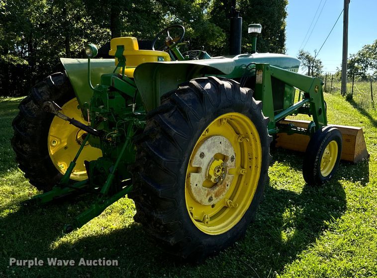 image for item DX0826 John Deere 4010 tractor