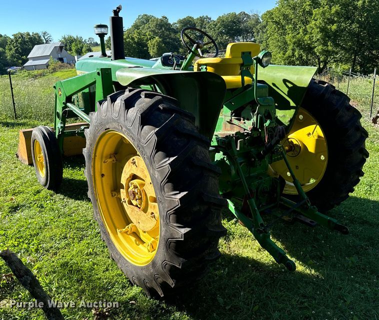image for item DX0826 John Deere 4010 tractor