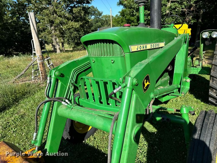 image for item DX0826 John Deere 4010 tractor