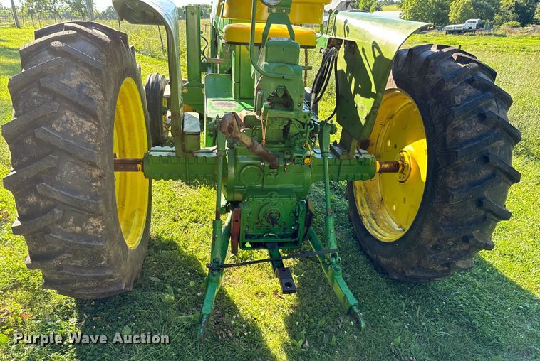 image for item DX0826 John Deere 4010 tractor