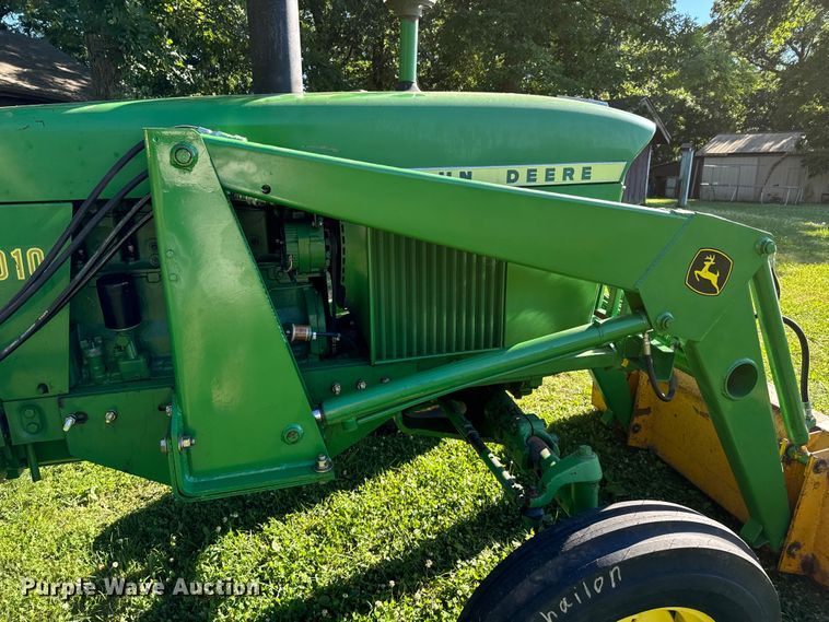 image for item DX0826 John Deere 4010 tractor