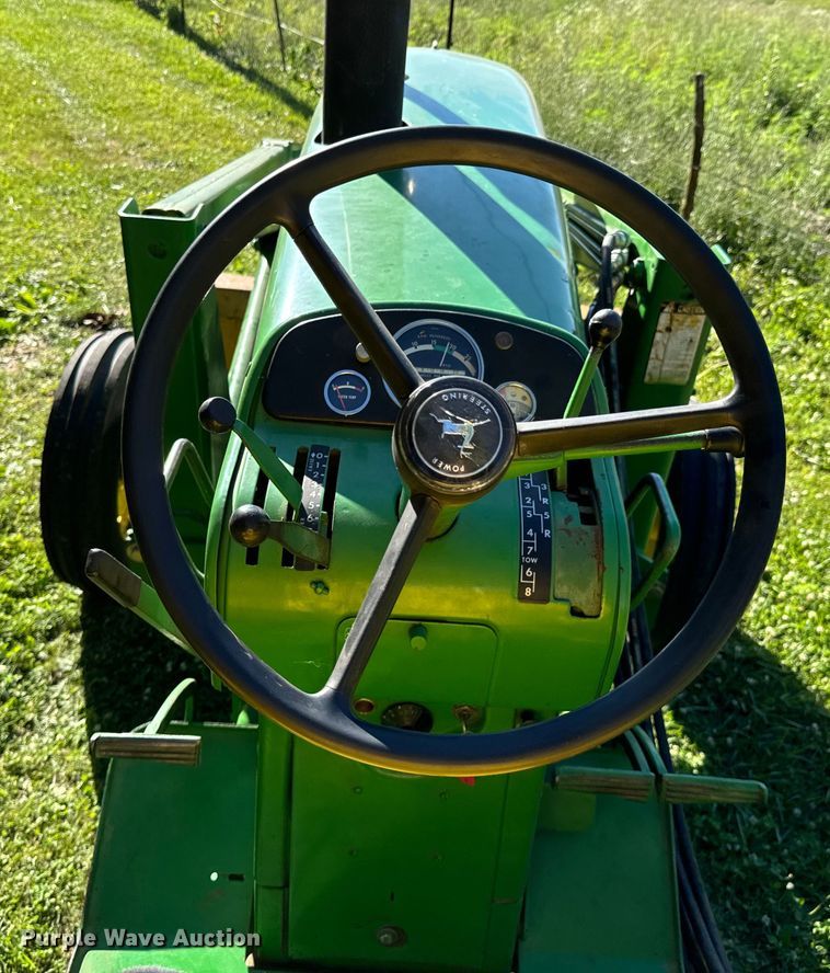 image for item DX0826 John Deere 4010 tractor