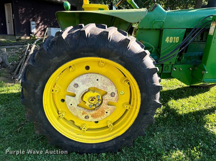 image for item DX0826 John Deere 4010 tractor