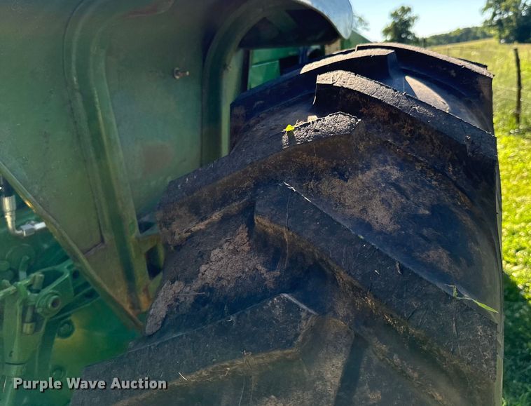 image for item DX0826 John Deere 4010 tractor