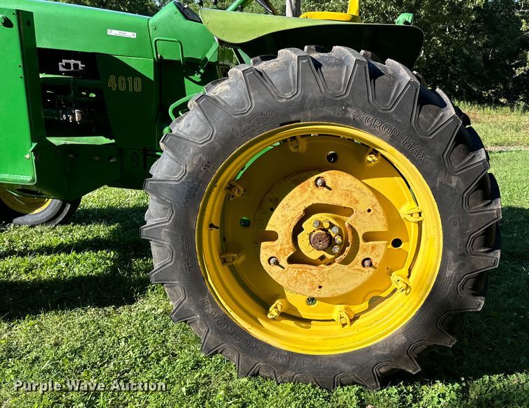 image for item DX0826 John Deere 4010 tractor