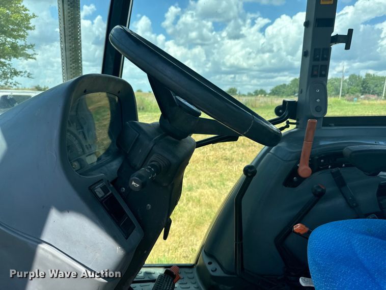 image for item DX0830 2007 New Holland TL100A tractor