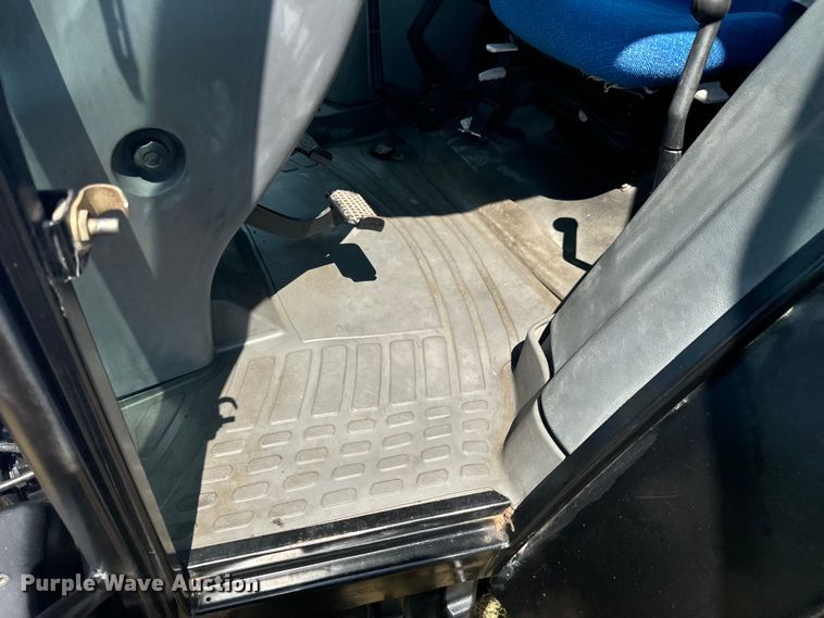 image for item DX0830 2007 New Holland TL100A tractor