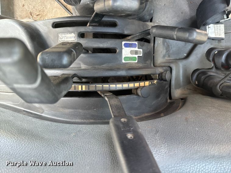 image for item DX0830 2007 New Holland TL100A tractor