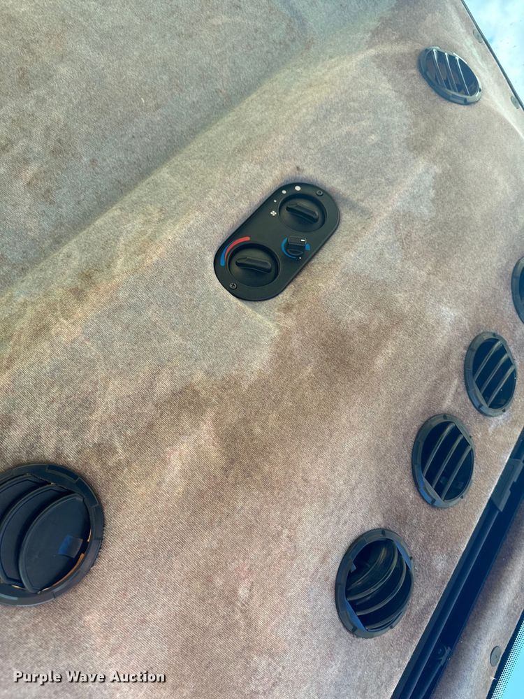 image for item DX0830 2007 New Holland TL100A tractor