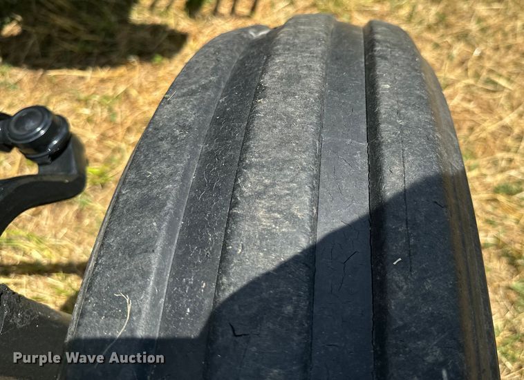 image for item DX0830 2007 New Holland TL100A tractor