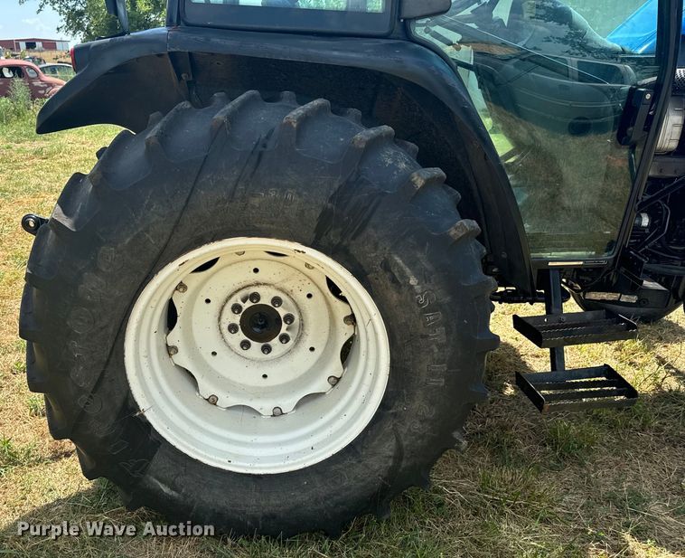 image for item DX0830 2007 New Holland TL100A tractor